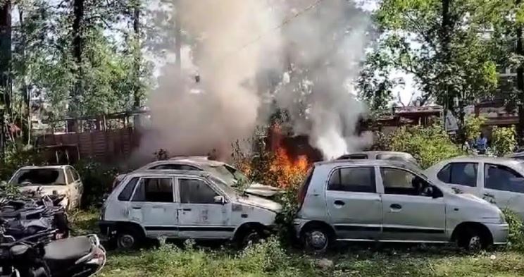 Rishikesh News| पुलिस स्टेशन परिसर में लगी आग, कई वाहन खाक