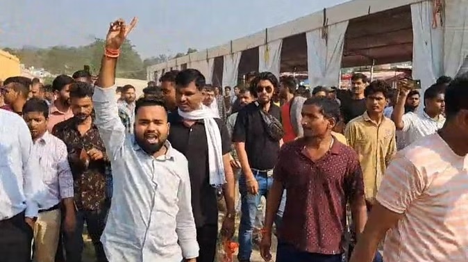 चारधाम यात्रा : ऑफलाइन पंजीकरण को लेकर हंगामा, उग्र यात्रियों ने गिराए काउंटर