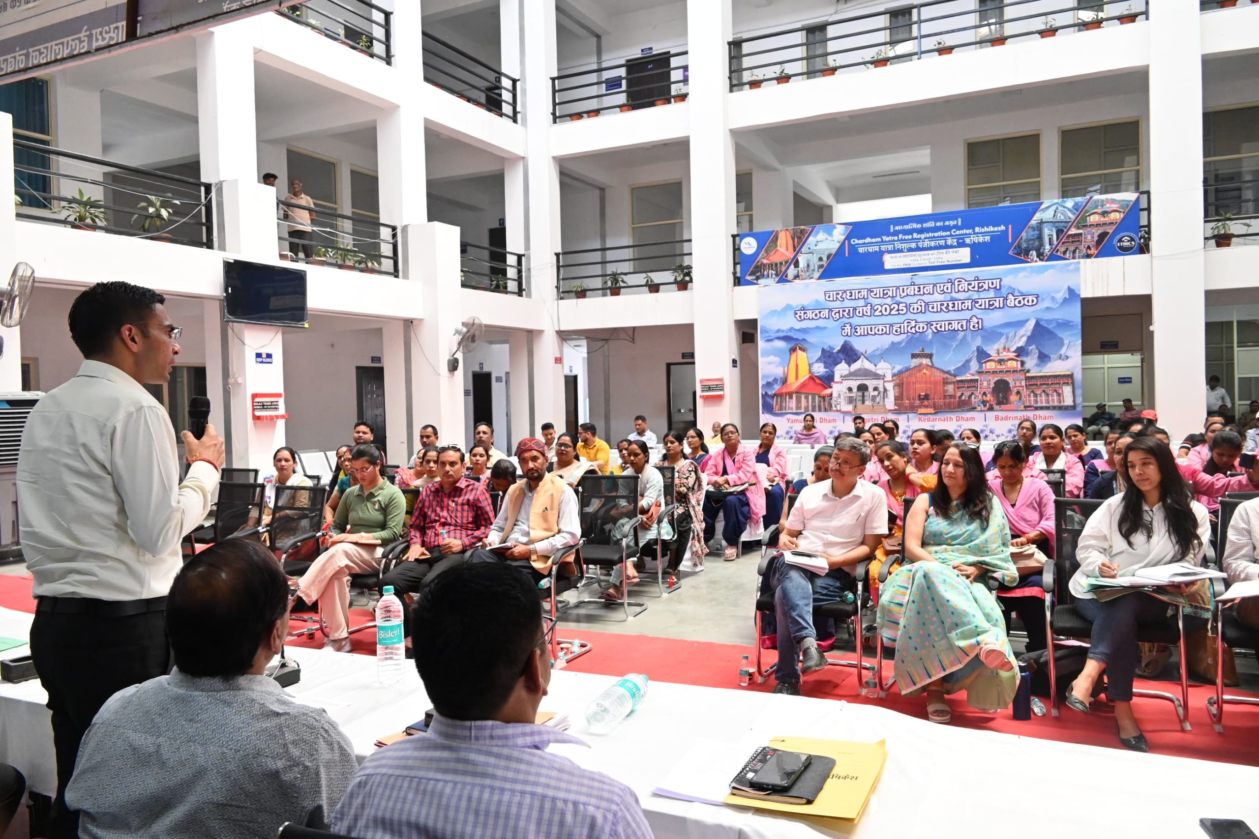 देहरादून न्यूज: डीएम का फील्ड वकर्स आशाओं से लगातार चौथा संवाद